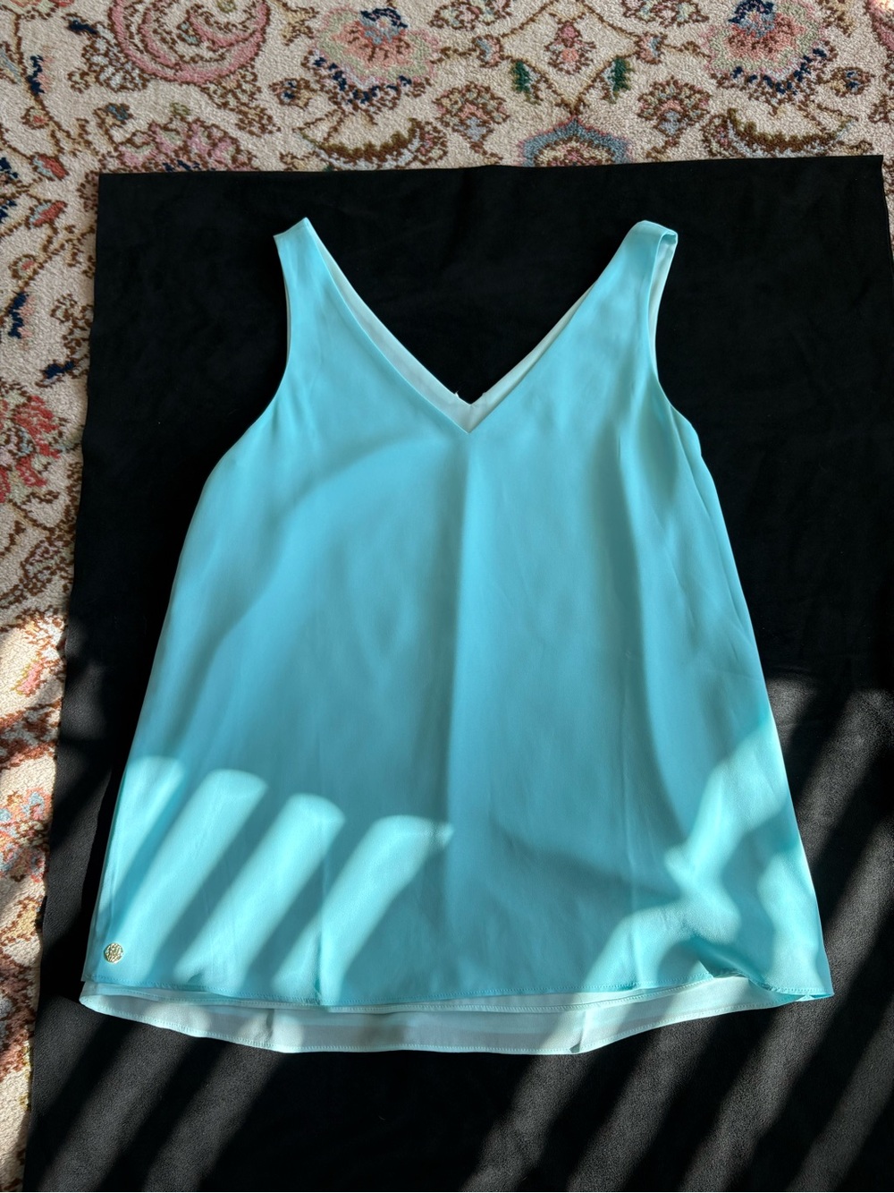 Lululemon Women’s Light Blue Reversible V-Neck Sleeveless Top